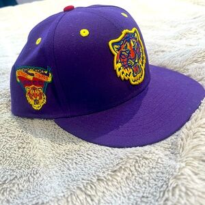 Fitted hat size 7 1/2